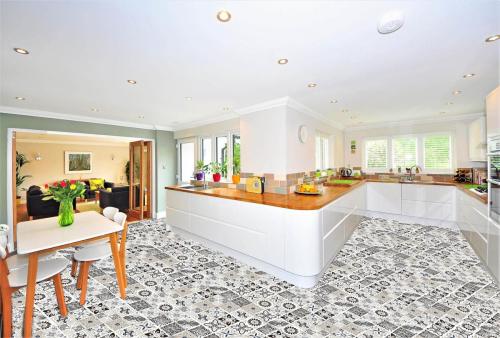WALLHUB-VINYL-FLOORING-P-MOSAIC-SLATE-CC836